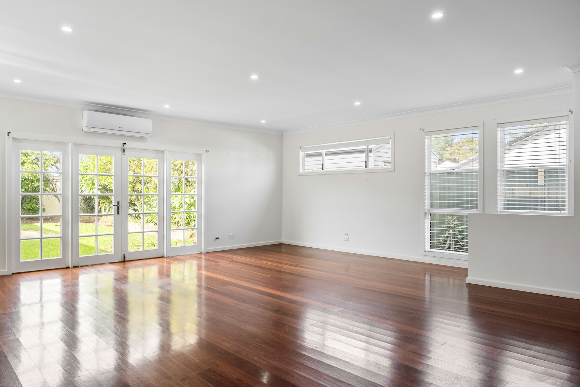 Empty living space before virtual staging